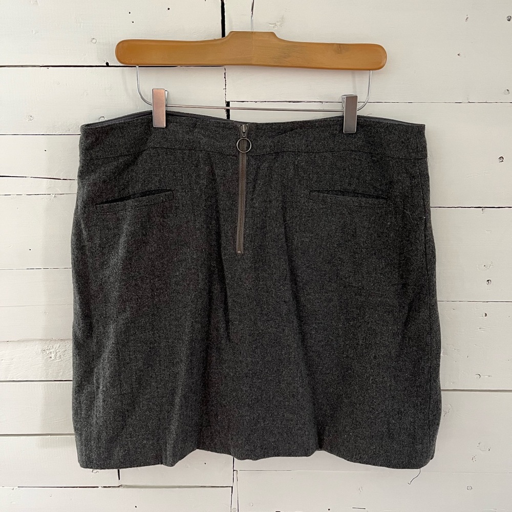 MADEWELL grey/gray wool blend mini skirt. Size 16 (extra large)